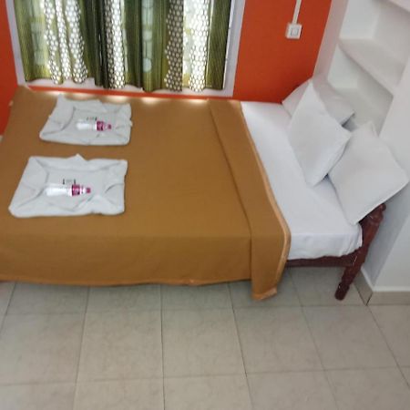 Hotel Orginal Residency Колам Стая снимка