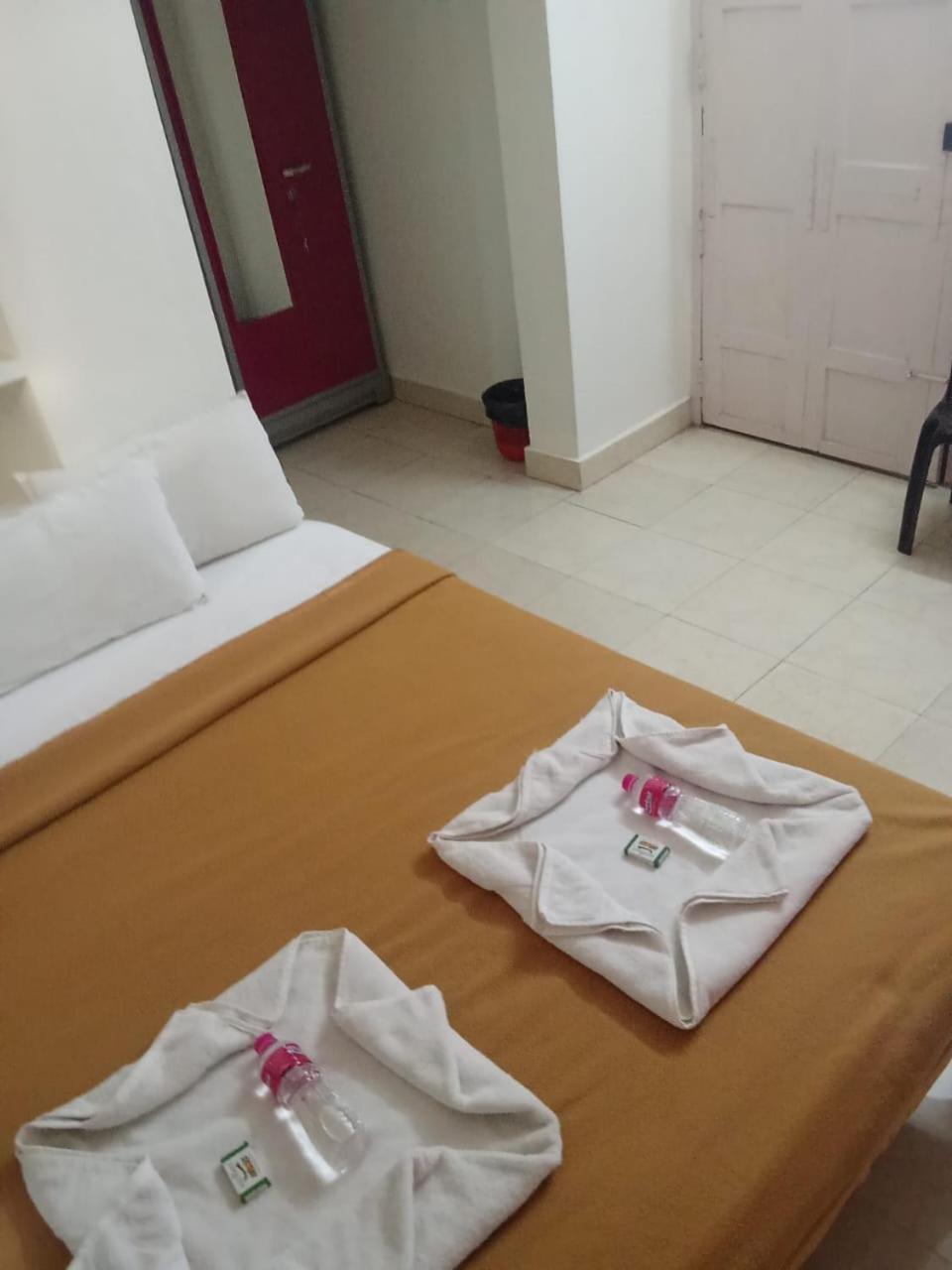 Hotel Orginal Residency Колам Стая снимка